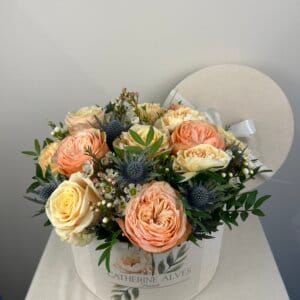 Bouquet de fleurs variées en boîte élégante